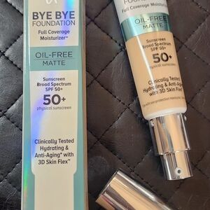 IT Cosmetics Bye Bye Foundation Oil-Free Matte SPF 50+ NEVER USED